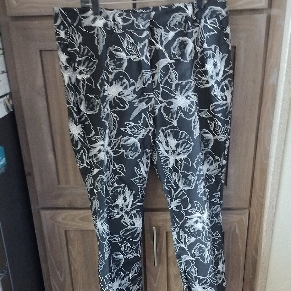 Floral Black and White Pants The Flare crop